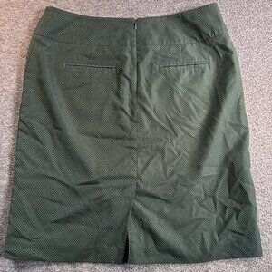14 WORTHINGTON GREEN POLKA DOT WOVEN STRETCH LINED BACK VENT PENCIL SKIRT‎